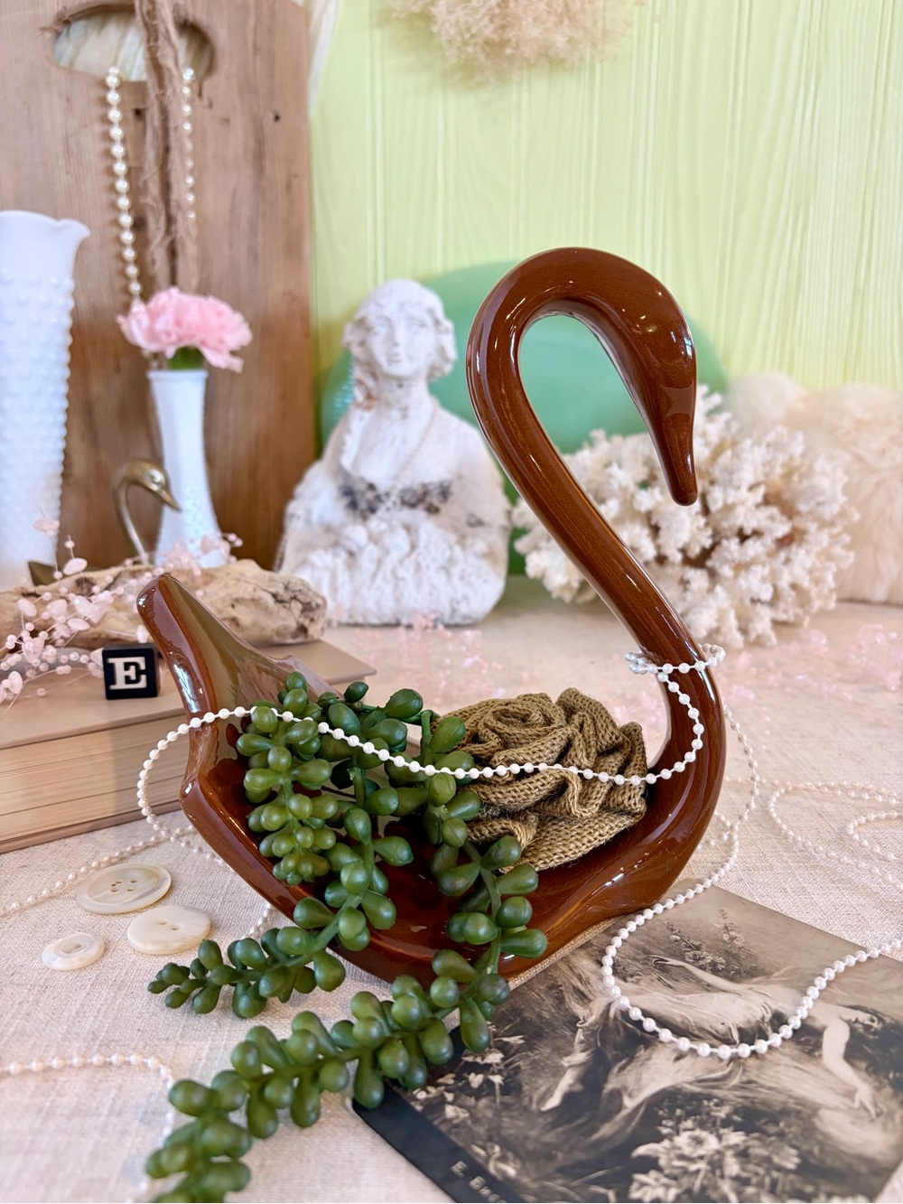Vintage Ceramic Swan Towel Holder 🤎 Unique Home Decor / Nature / Eclectic/ Gift